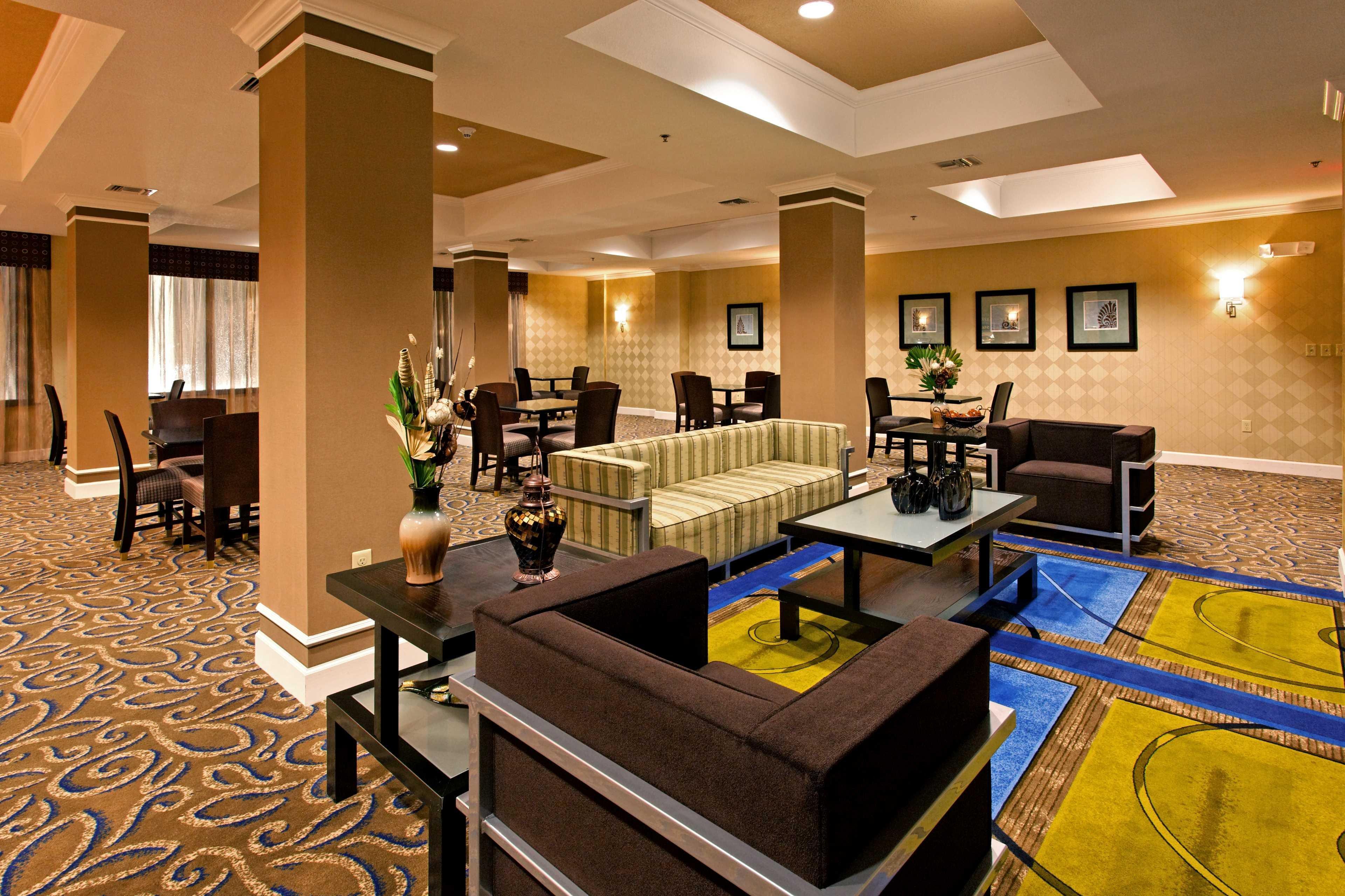 Holiday Inn Express - Andalusia By Ihg Exterior photo